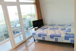 Гостиница Оазис Солнечногорское Трехместный номер с балконом-5